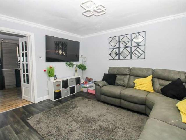 House for sale in Wrenthorpe, West Yorkshire
