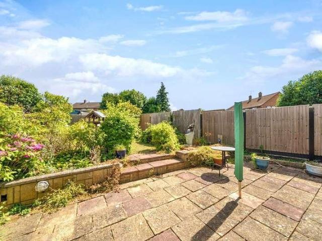 House for sale in Heol-las, Surrey