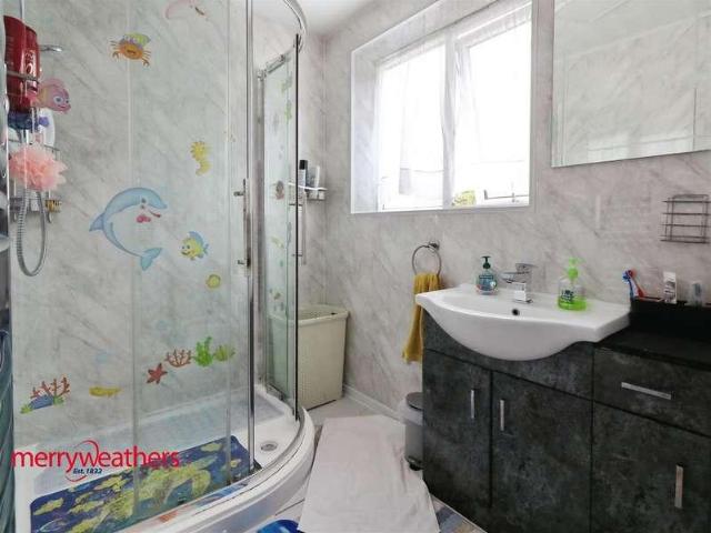 House for sale in Rotherham, Parkgate