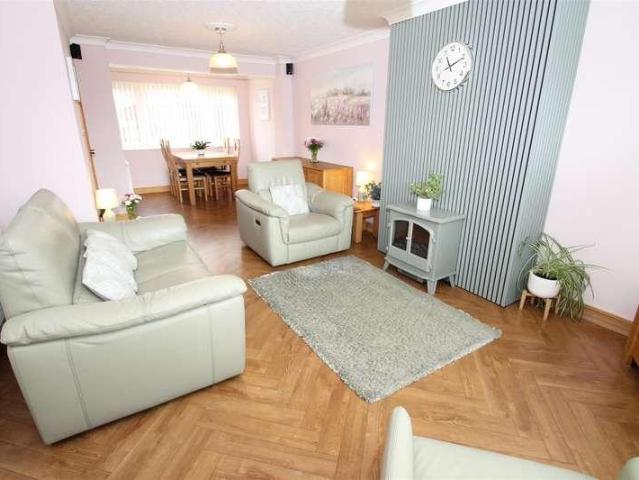 House for sale in Dixons Green, West Midlands
