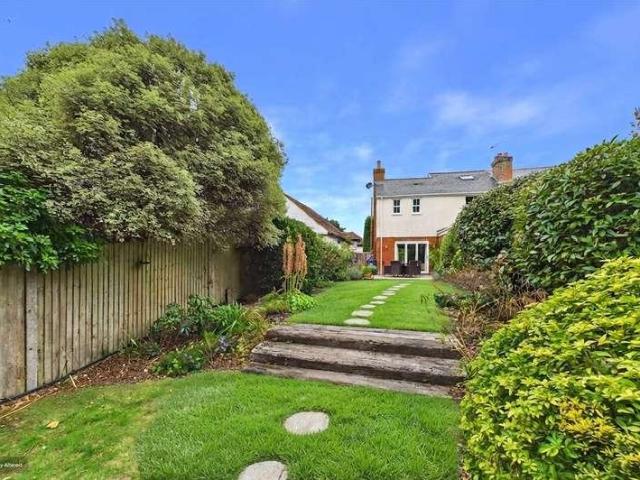 House for sale in Heol-las, Surrey