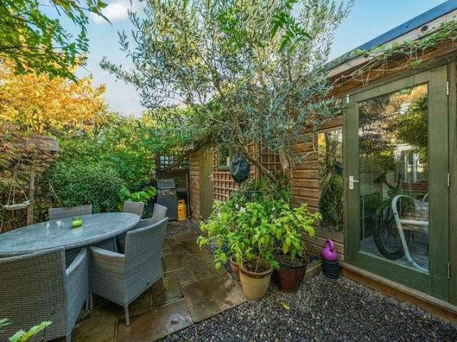 House for sale in Byfleet, Woking