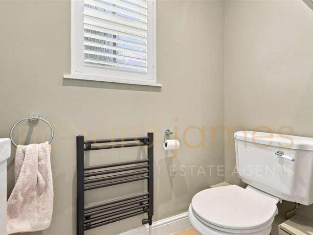 House for sale in Mill Hill, Greater London