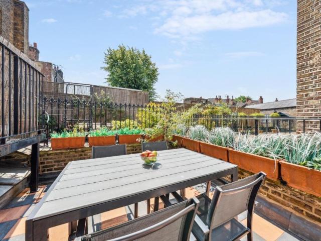 House for sale in Belsize Park, Greater London