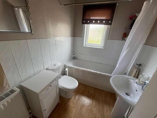 House for sale in Lindley, West Yorkshire
