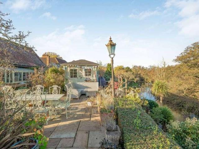 House for sale in Pachesham Park, Surrey
