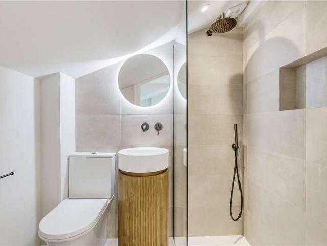 House for sale in Clapham, Greater London