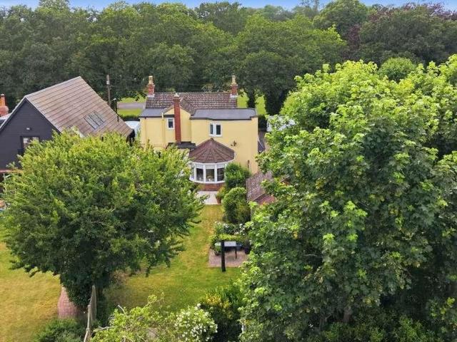 House for sale in Dale Hill, Essex