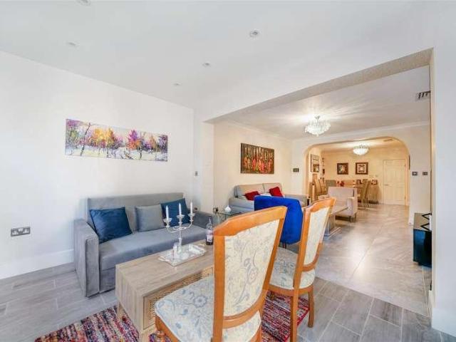 House for sale in Broadfields, Greater London
