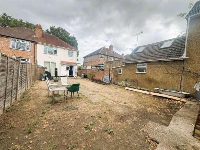 House for sale in London Borough of Hounslow, Hanworth