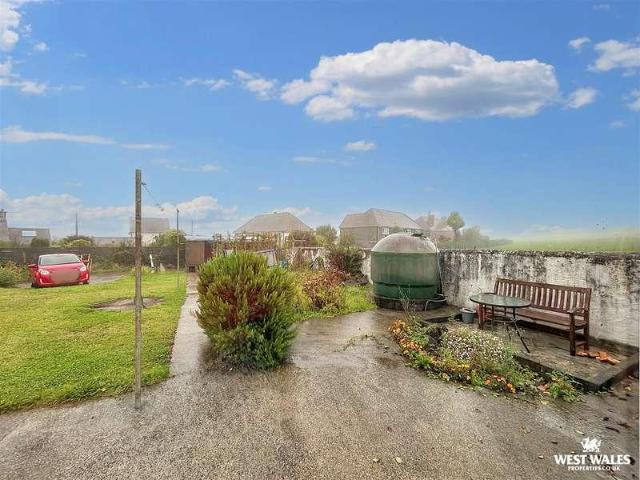House for sale in Llansaint, Wales