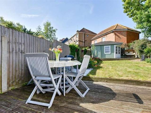 House for sale in Upton, Acol