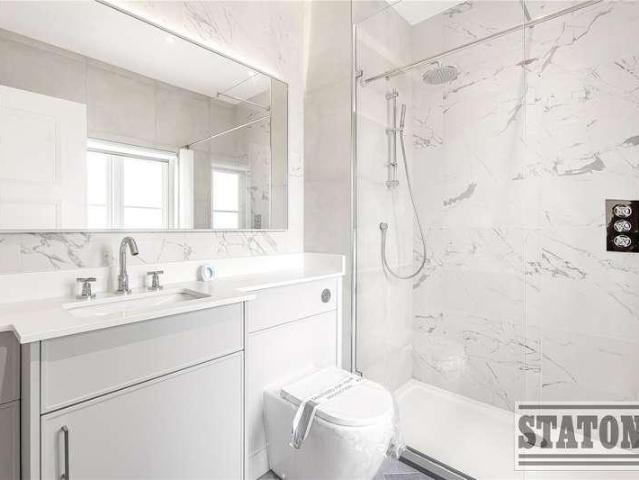 House for sale in Cockfosters, Greater London