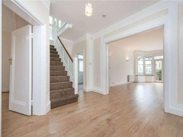 House for sale in Brondesbury, Greater London