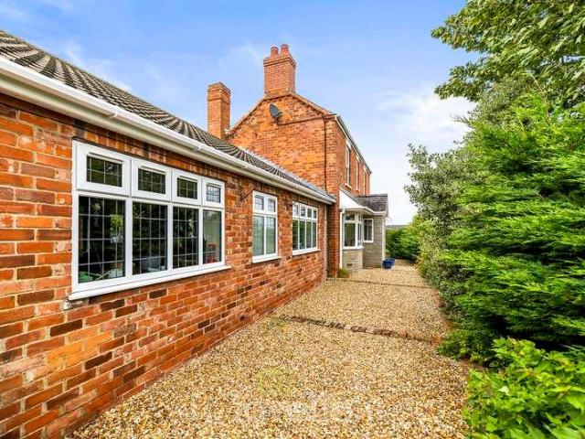 House for sale in Grimsby, Marshchapel