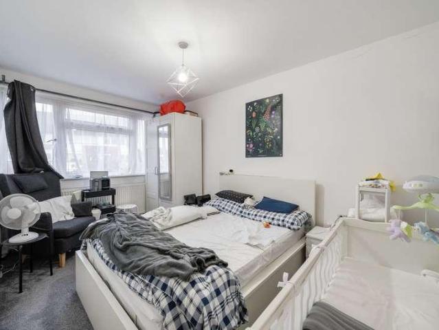 House for sale in London Borough of Merton, Mitcham