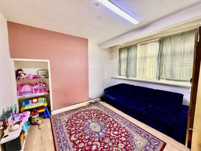 House for sale in Yeading, Greater London