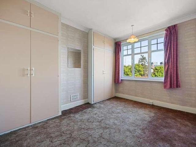 House for sale in Harrow Weald, Greater London