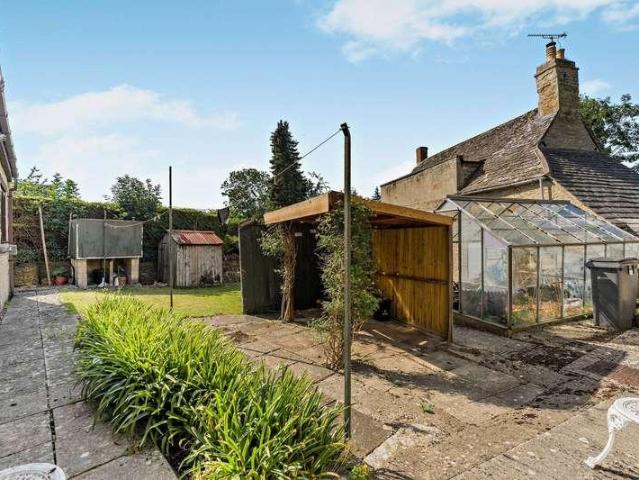 House for sale in Fossebridge, Gloucestershire