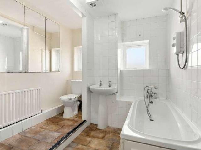 House for sale in Bromley-by-Bow, Greater London