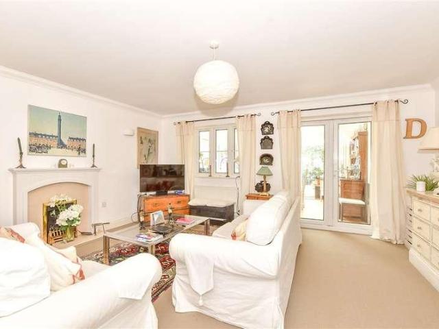 House for sale in Chichester, Littlecote