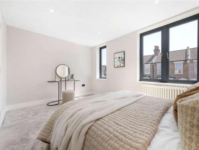 House for sale in East Dulwich, Greater London