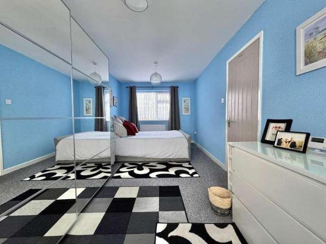 House for sale in Black Lake, Hill Top