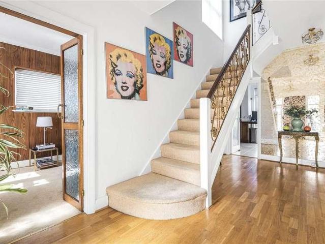 House for sale in Cockfosters, Greater London