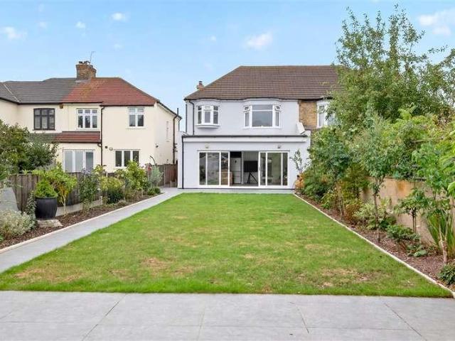 House for sale in Hornchurch, Greater London