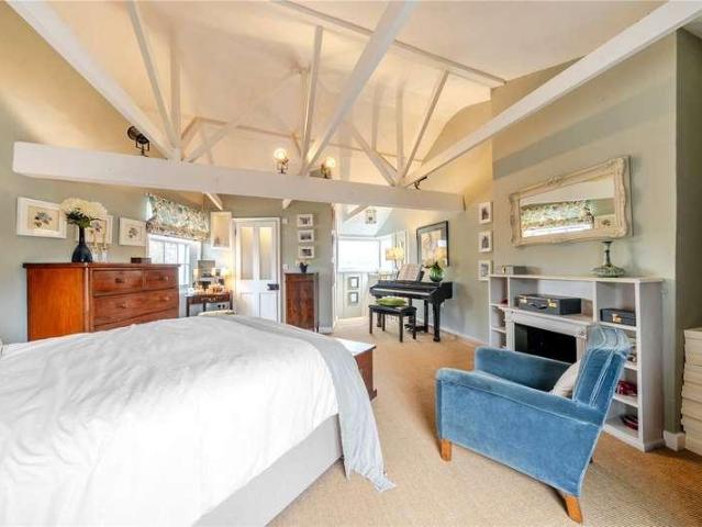 House for sale in East Greenwich, Greater London