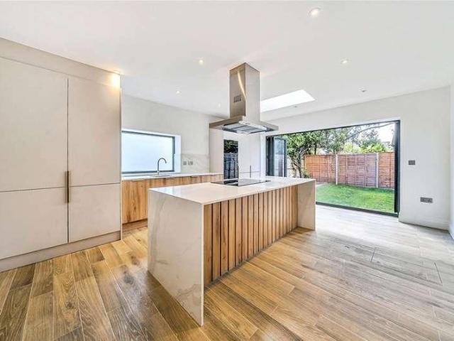 House for sale in London Borough of Ealing, Perivale