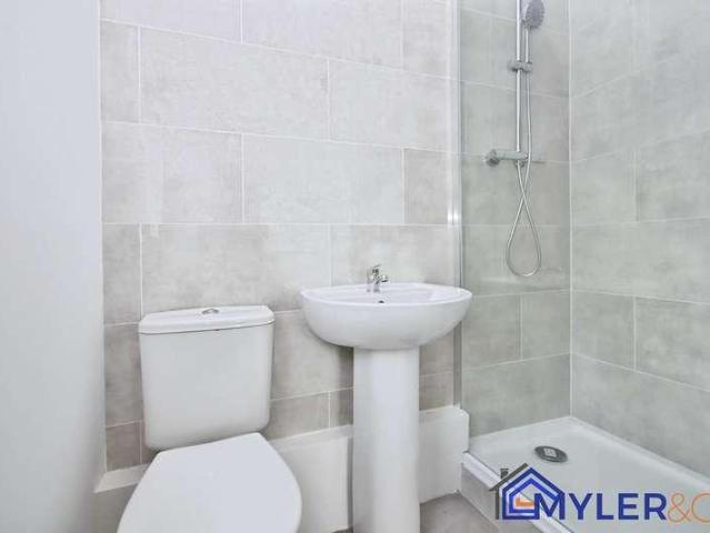 House for sale in Widnes, Parklands