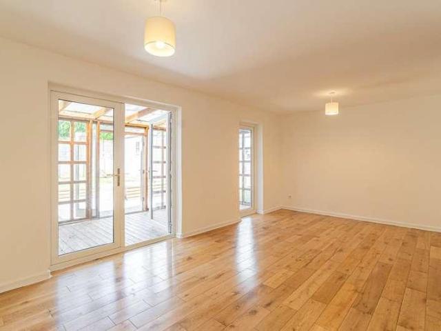 House for sale in Woodloes Park, Green Close