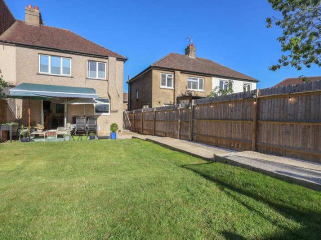 House for sale in Tolworth, Greater London