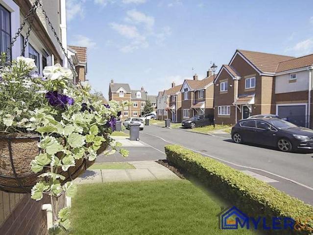 House for sale in Widnes, Upton