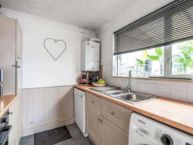 House for sale in Hillview, Surrey