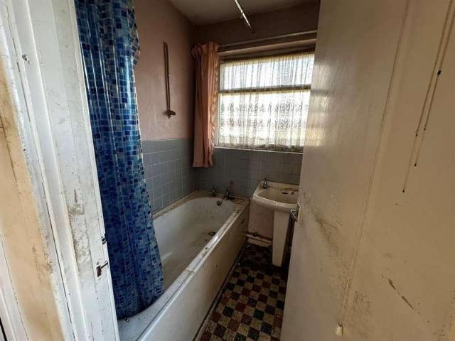 House for sale in Tonyrefail, Coedely