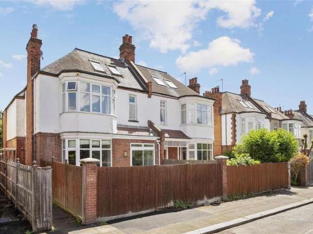 House for sale in London Borough of Merton, Raynes Park