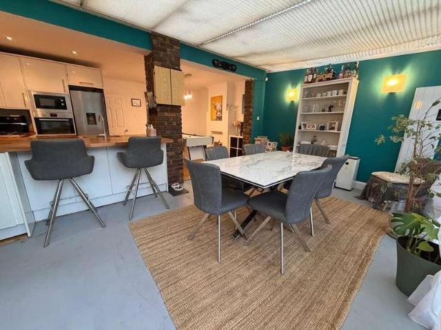 House for sale in Napsbury Park, Five Acres
