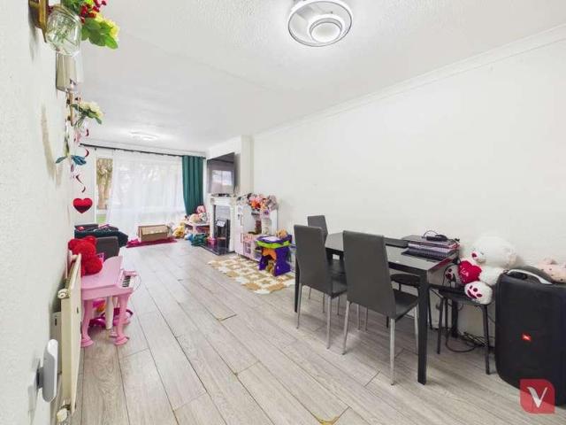 House for sale in Marsh Farm, Luton
