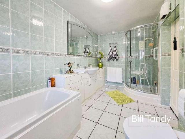 House for sale in Kettlebrook, Staffordshire