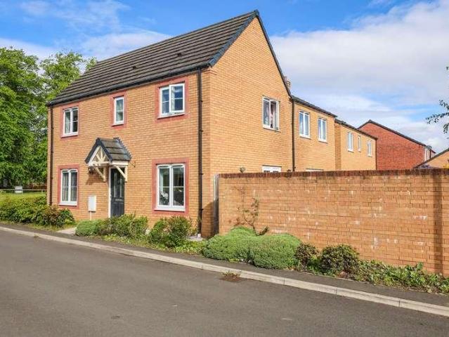 House for sale in Garlands