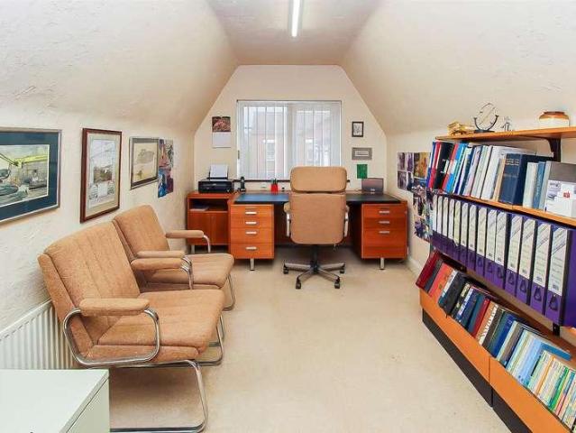 House for sale in Wrenthorpe, West Yorkshire