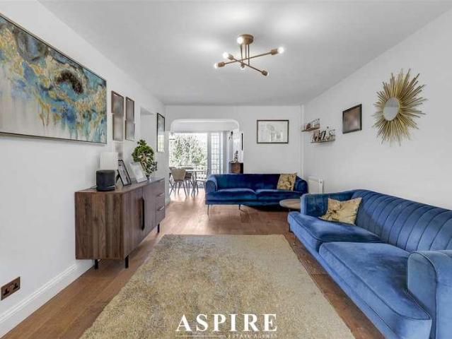 House for sale in Lee Chapel, Basildon