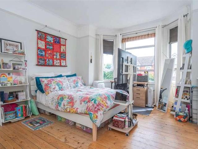 House for sale in New Southgate, Greater London