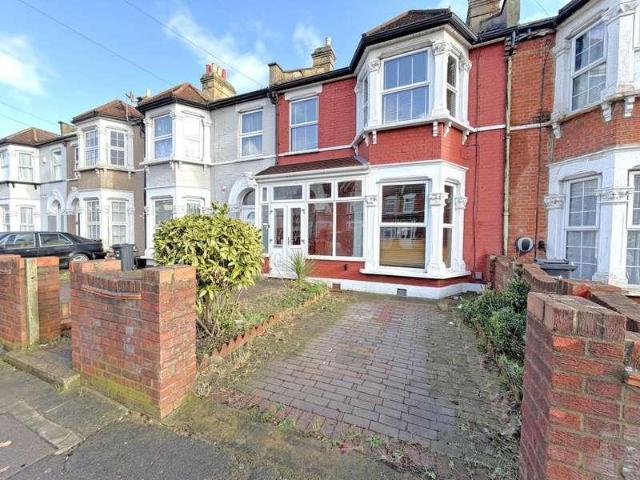 House for sale in Goodmayes, Greater London