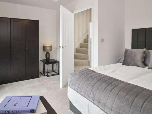 House for sale in Dee Park, Reading
