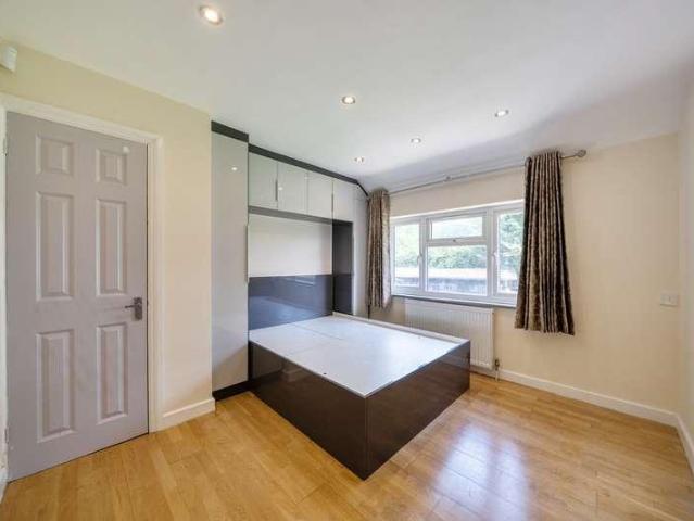 House for sale in Watford Rural, Batchworth