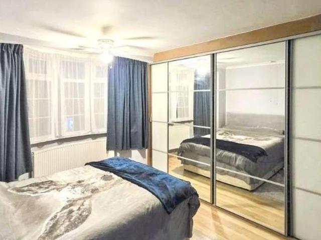 House for sale in Spring Park, Luton