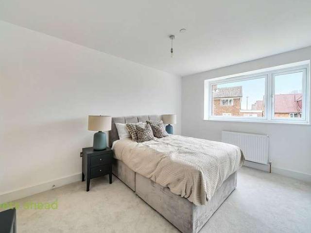 House for sale in London Borough of Croydon, Kenley